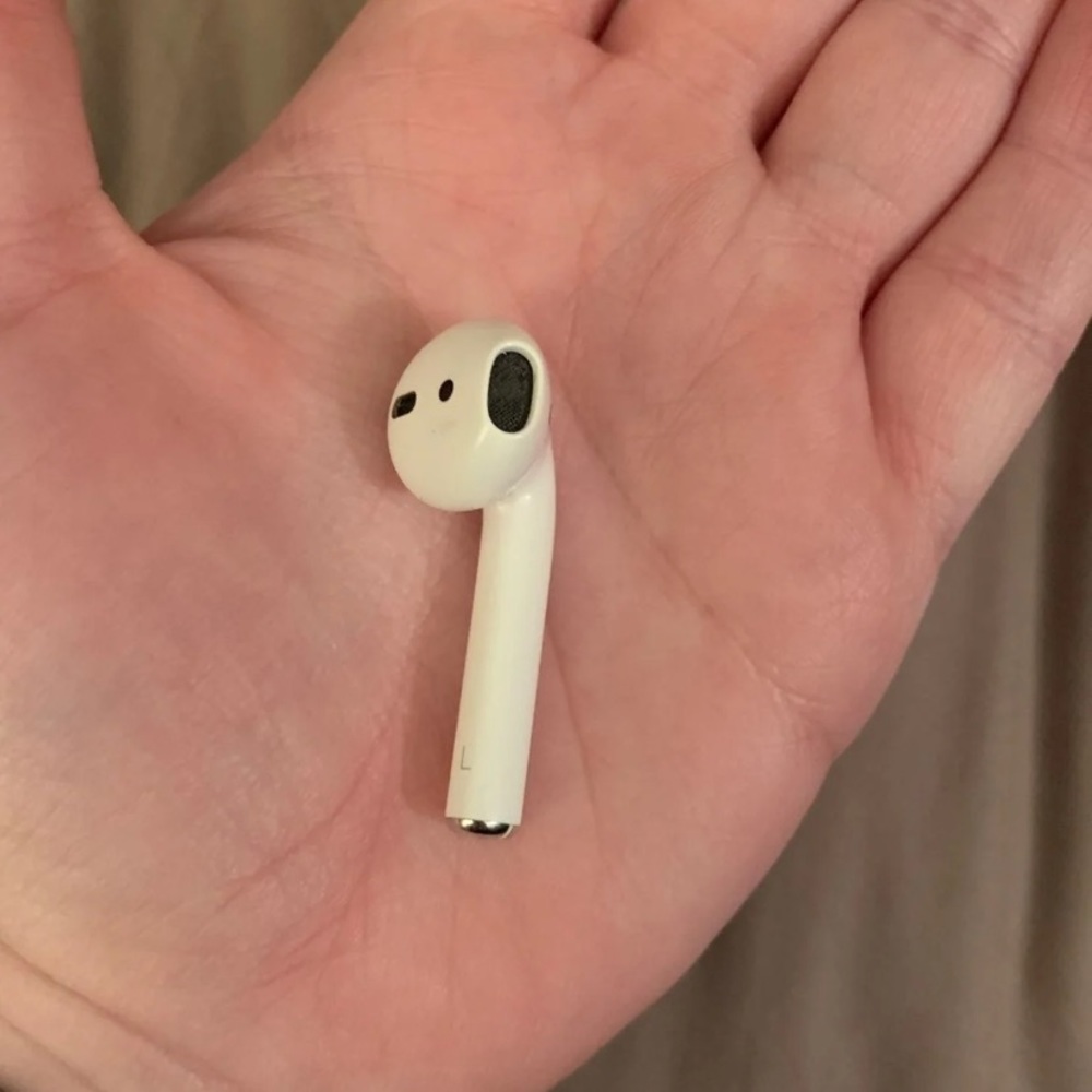 Reserved Left AirPod only -APPLE gen 1